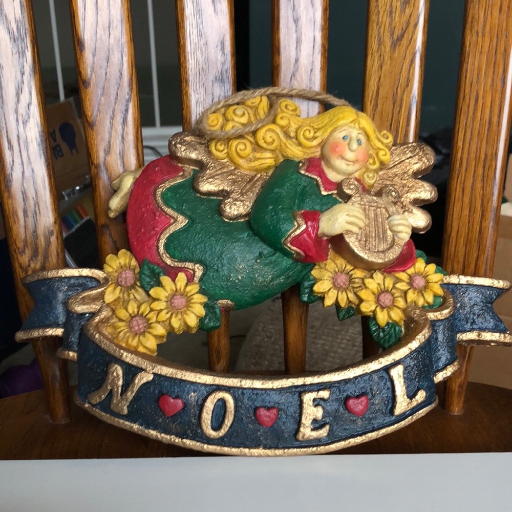 Angelic NOEL decor.  Cherub design